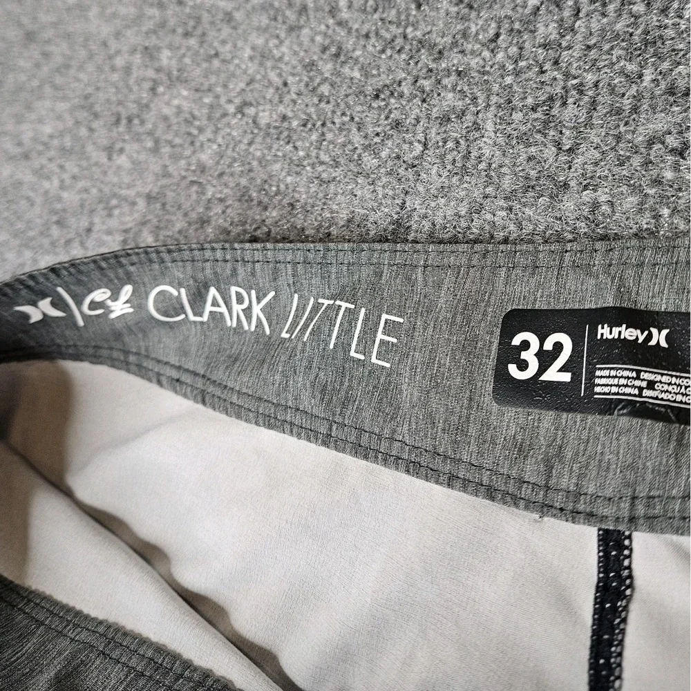 Hurley Clark Little Boardshorts Size 32 Shorebreak Ocean Wave‎ Print